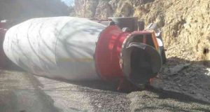 Pülümür’de beton mikseri devrildi