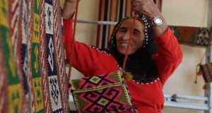 Tunceli’nin en önemli kültürel eseri ‘cacim’, 76 yaşındaki Zerican ninenin elinde hayat buluyor