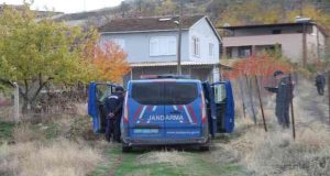 Kamyonla köye giren hırsızlar 15 evi talan etti.Olay Elazığ’da yaşandı