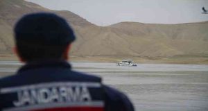 Elazığ’da suda kaybolan balıkçıyı arama çalışmaları devam ediyor