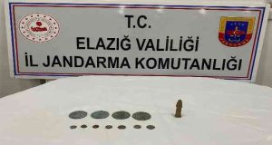 Elazığ’da tarihi eser operasyonu. 1 adet haç işaretli heykelcik,11 adet tarihi sikke ele geçirildi