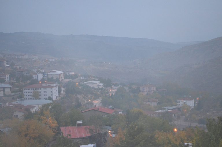 Çemişgezek ilçesinde sis etkili oldu