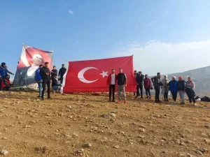 Çemişgezek’te Gençler Zirveye Tırmanıp Atatürk’ü Andı