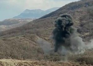 Hozat ilçesi kırsalında toprağa gömülü halde bulunan 6 adet EYP düzeneği ve 180 kilo patlayıcı imha edildi