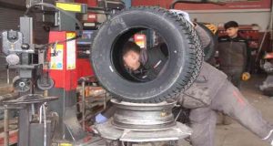 Kış lastiği zorunluğu başladı, ceza yemek istemeyen sürücüler lastikçilere akın etti