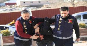 Elazığ’da polisi bıçaklayan ve ardından yakalanan şüpheli, adliyeye sevk edildi