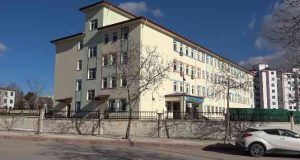 Elazığ’da bir öğrenci, sınav notunu düşük bulunca okulun 2’nci katından kendini boşluğa bıraktı