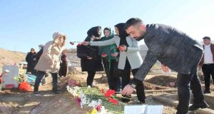 Kimsesizler mezarlığına gömülmüştü, Elazığlılar engelli kızın ‘kimsesi’ oldu