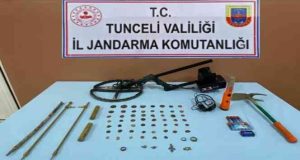 Tunceli’de, tarihi olduğu düşünülen 53 sikke, 5 yüzük ile define aramada kullanılan malzemeler ele geçirildi