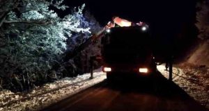 Ovacık karayolunda otomobil şarampole uçtu