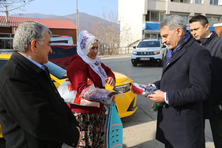 Tunceli Valisi Mehmet Ali Özkan, esnaf ve vatandaşlarla bir araya geldi
