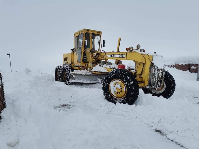 Tunceli’de etkili olan kar yağışı nedeniyle il genelinde 169 köy yolu ulaşıma kapandı