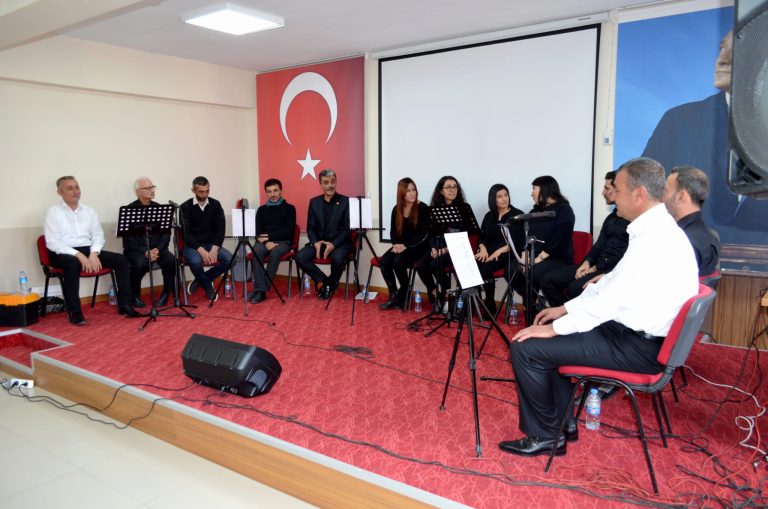 Çemişgezekli esnaf, memur, öğretmen ve çiftçilerin sahne aldığı konser büyük beğeni topladı