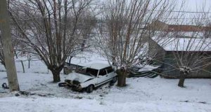 Elazığ’da buzlanma nedeniyle otomobil şarampole yuvarlandı: 4 yaralı