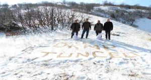 Tunceli’de doğa koruma ekipleri yaban hayvanları için yemleme çalışması yaptı
