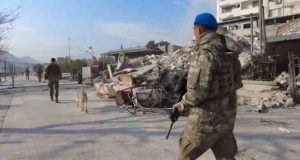 Tunceli’de görevli komandolar, deprem bölgesinde….