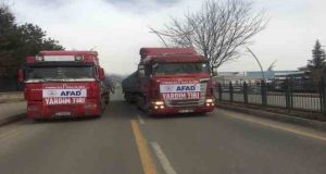 Tunceli’de deprem bölgesine 2 tır dolusu su gönderildi