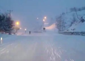 Pülümür ile Erzincan il sınırı arasındaki karayolu araç geçişine kapatıldı