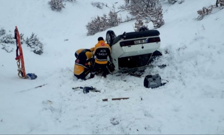 Hozat -Tunceli karayolunda otomobil şarampole yuvarlandı: 1 yaralı