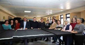 Tunceli’de depremzedeler için uyku tulumu dikimine başlandı