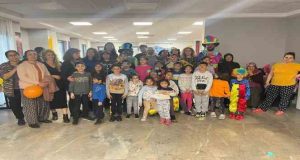 Tunceli’de depremzede çocuklar için palyaço gösterisi