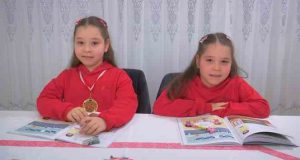 8 yaşındaki şampiyon ikizler matematikte dünyayı dize getirdi