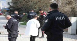 Yolda gördükleri husumetlilerine kurşun yağdırdılar: 1’i ağır 2 yaralı