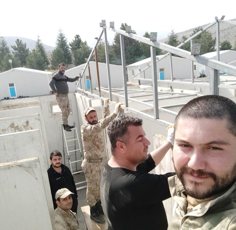 Çemişgezekli güvenlik korucuları deprem bölgelerindeki çalışmalarını sürdürüyor