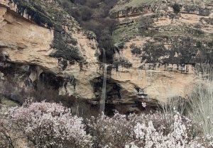 Çemişgezek ilçesinde baharın müjdecisi Kişnikar şelalesi akmaya başladı