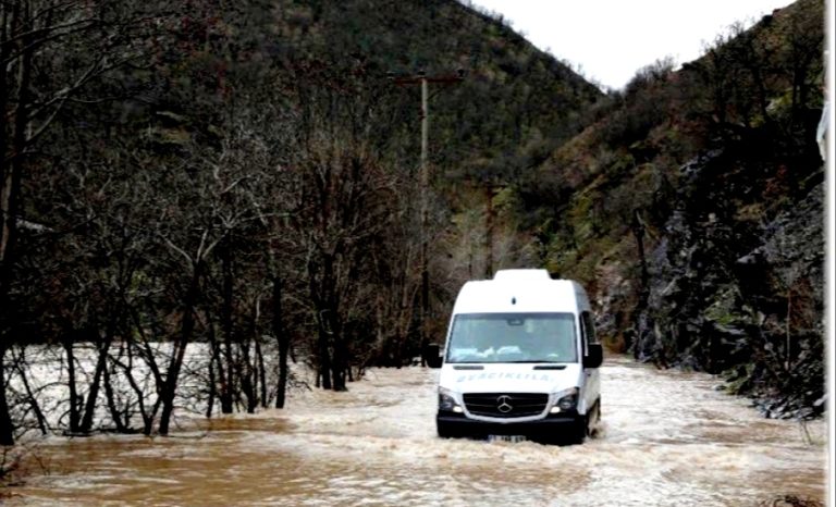 Munzur Çayı taştı, Ovacık yolu ulaşıma kapatıldı