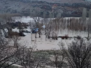 Tağar Çayı taştı, bazı tarım arazileri ve bağ evleri zarar gördü