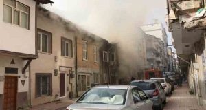 Elazığ’da çıkan yangında 3 ev kullanılamaz hala geldi