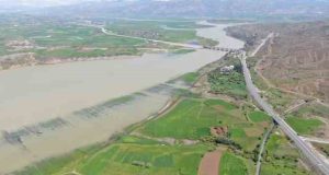 Risk alıp Keban baraj gölü sahasına ekim yapmışlardı: Emekleri sular altında kaldı