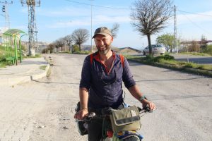 Bisikletiyle Londra’dan yola çıktı, Çemişgezek’te soluklandı