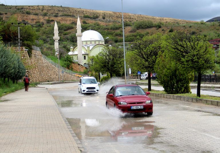 Meteorolojiden kuvvetli yağış ve toz taşınımı uyarısı