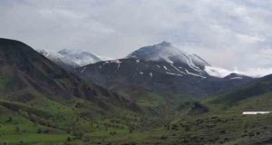 Haziran ayına günler kala Pülümür Bağır Paşa Dağı’na kar düştü