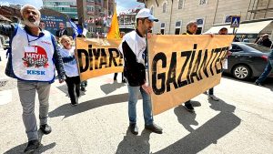 Elazığ’a işçiler depremden etkilenen şehirlerin adıyla yürüdü