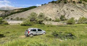 Tunceli’de hafif ticari araç şarampole devrildi: 6 yaralı