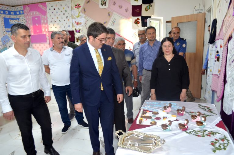 Çemişgezek Halk Eğitimi Merkezi Yıl Sonu Sergisi Açıldı
