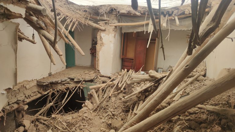 Çemişgezek ilçesinde içinde 6 kişinin yaşadığı ev çöktü