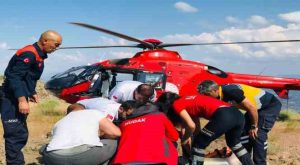 Tunceli’de düşen vatandaş, ambulans helikopterle hastaneye kaldırıldı