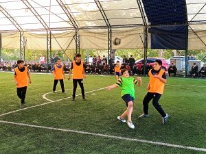 Cumhuriyetin 100. Yılı anısına düzenlenen turnuvada, gençler hem eğlendi, hem de ter döktü