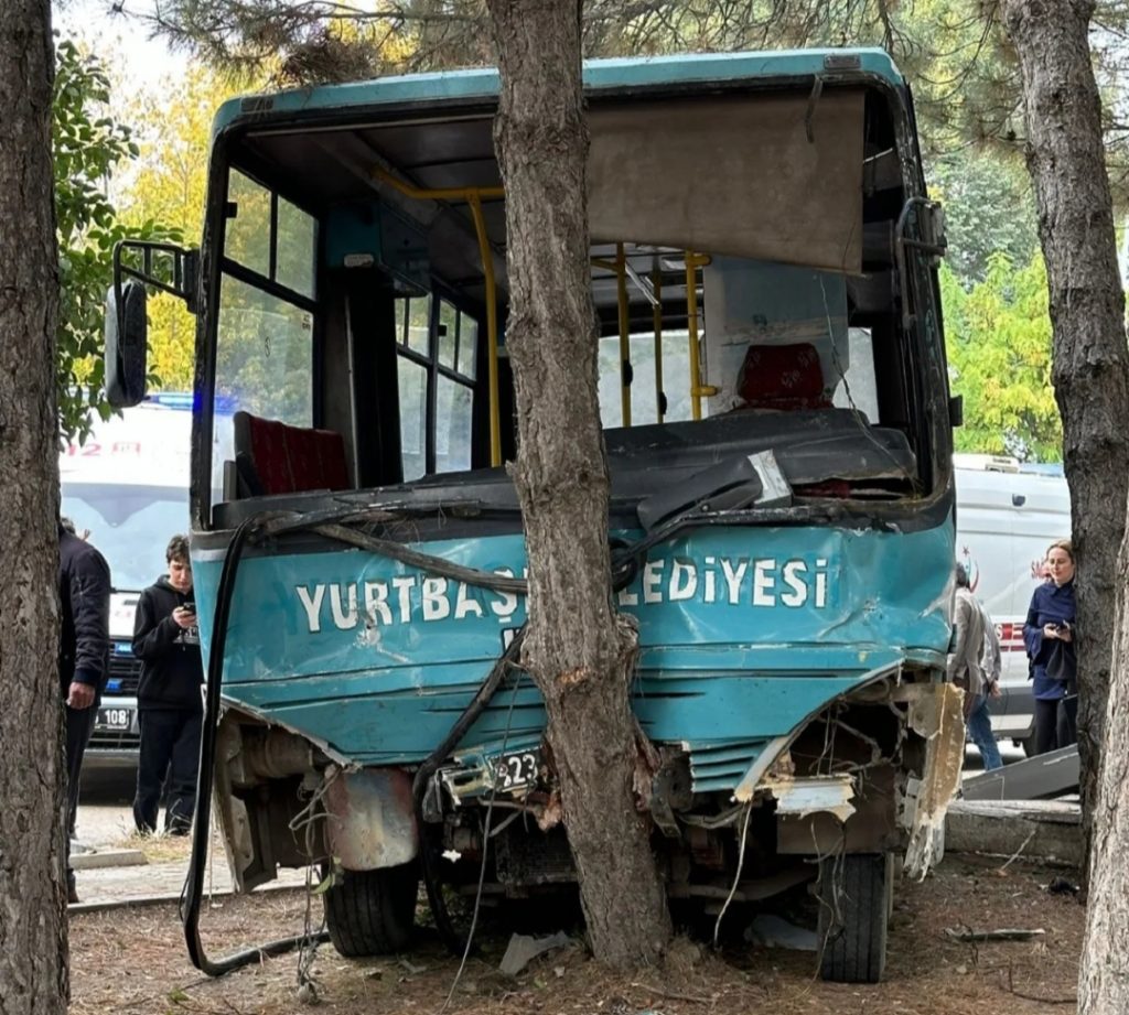Elazığ’da feci kaza: Öğrencileri taşıyan midibüsün freni patladı