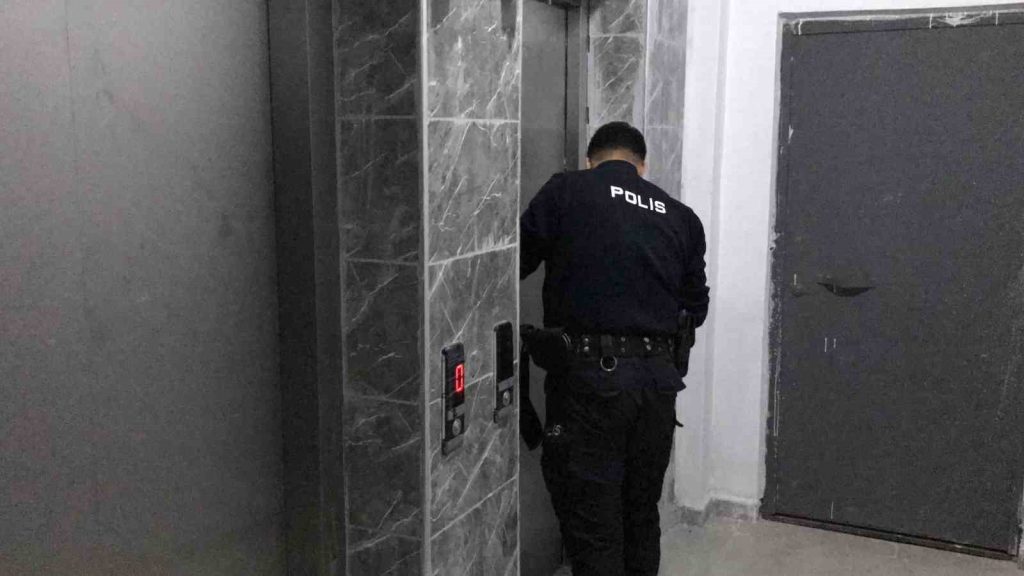 Elazığ’da asansörle birlikte zemine çakılan çocuk yaralandı