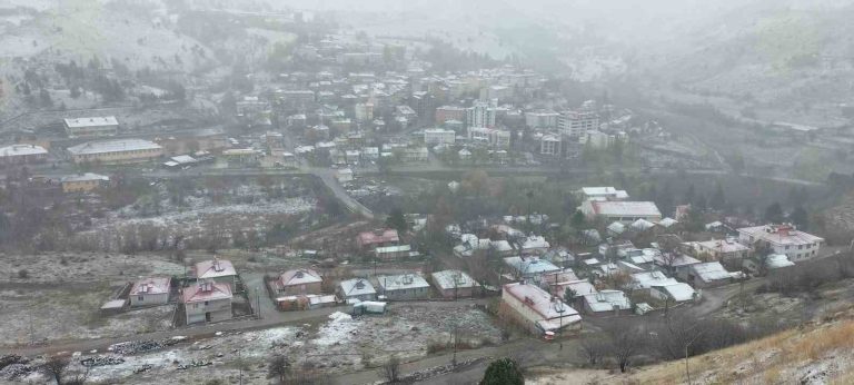 Tunceli’de kar yağışı hayatı olumsuz etkiledi