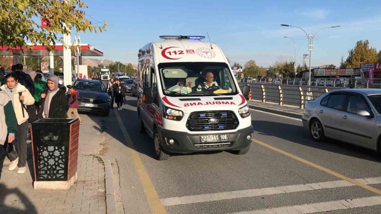 Elazığ’da otomobilin çarptığı genç kız ağır yaralandı