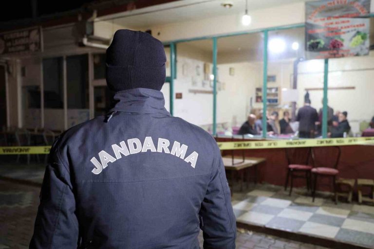 Elazığ’da bir çay ocağına silahlı saldırı sonucu 3 kişi yaralandı