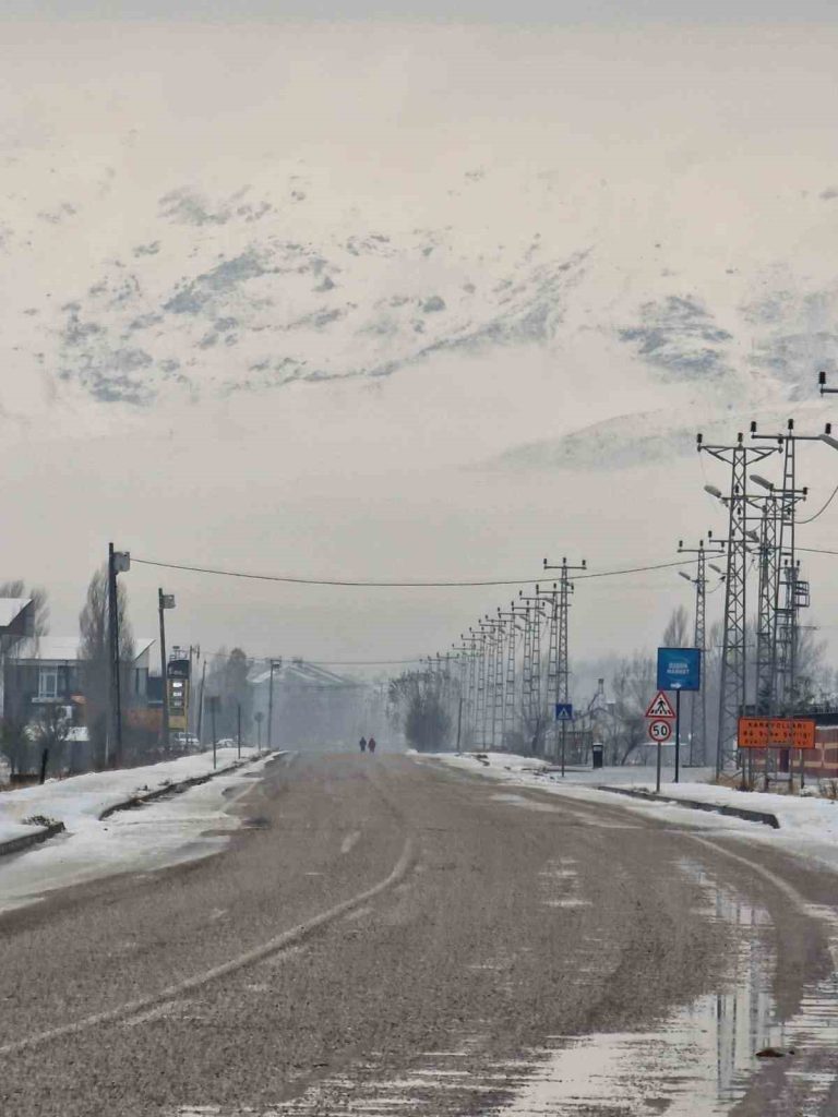 Tunceli’de kar, sağanak yağış ve fırtına etkili oldu
