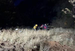 Tunceli’de otomobil uçuruma yuvarlandı. Kazada 2 kişi yaralandı