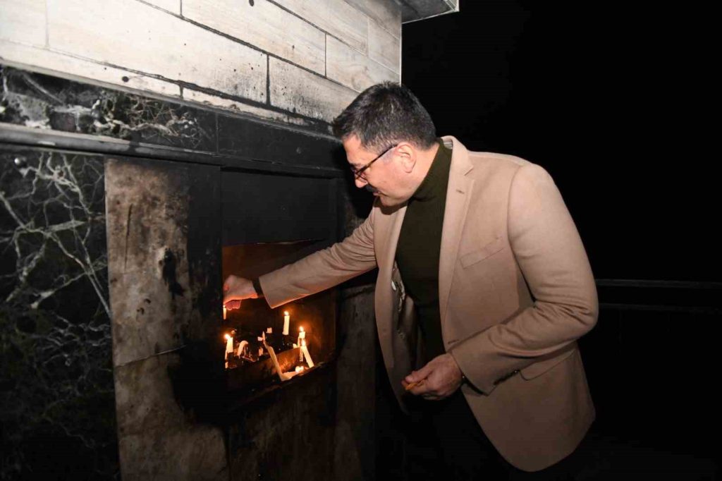 Vali Bülent Tekbıyıkoğlu, Tunceli Cemevinde düzenlenen ceme katıldı